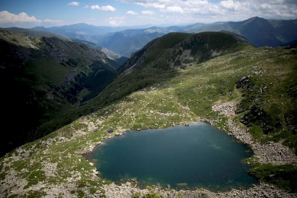 dans-les-pyrenees,-les-lacs-de-montagne-« sentinelles »-du-rechauffement-climatique