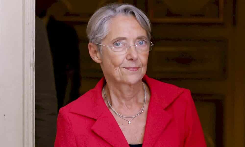 borne-poursuit-les-tractations,-une-femme-attendue-au-perchoir-de-l&rsquo;assemblee