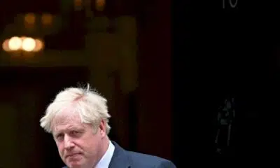 boris-johnson-se-bat-pour-son-poste-apres-des-demissions-au-sein-de-son-gouvernement