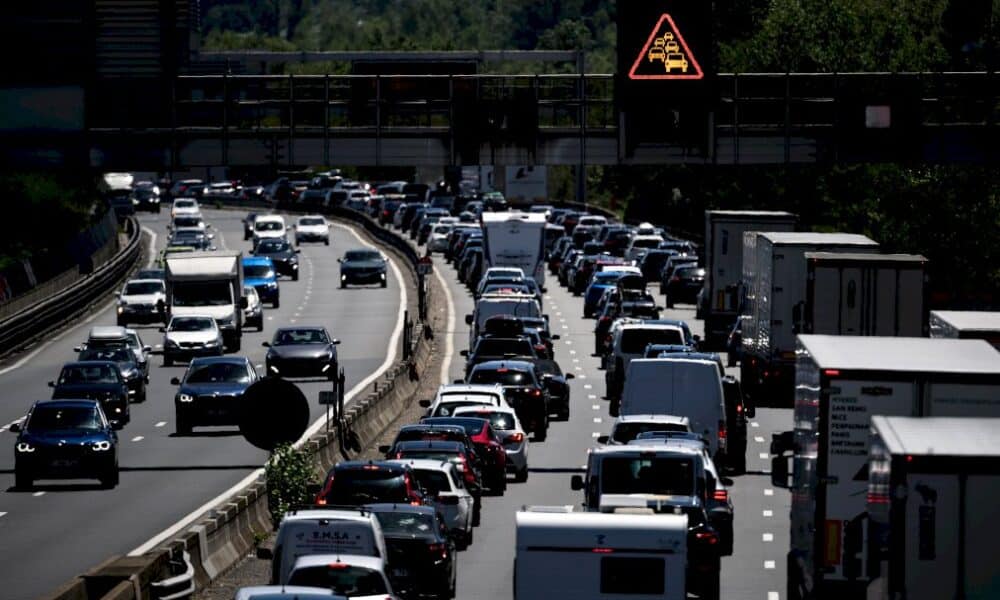 departs-en-vacances:-circulation-tres-dense-samedi,-classe-« noir »-en-auvergne-rhone-alpes