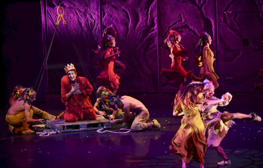 sous-des-ovations,-notre-dame-de-paris-pour-la-premiere-fois-a-new-york