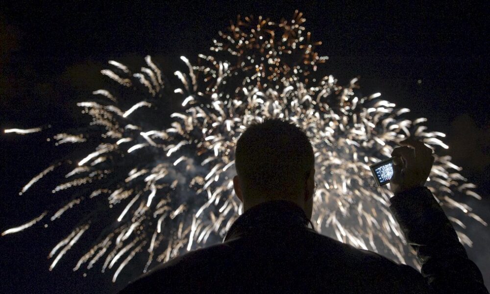 un-feu-d&rsquo;artifice-vire-au-drame-a-cholet:-deux-morts,-sept-blesses