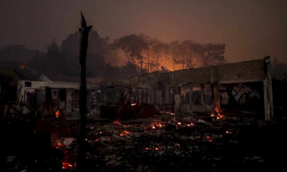 « des-tunnels-de-feu »:-en-gironde,-la-lutte-au-« corps-a-corps »-des-pompiers