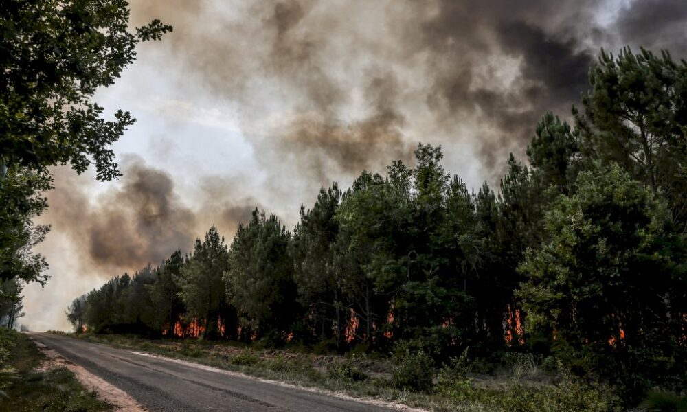 lundi,-pic-brulant-d&rsquo;une-canicule-qui-gagne-les-confins-de-la-bretagne