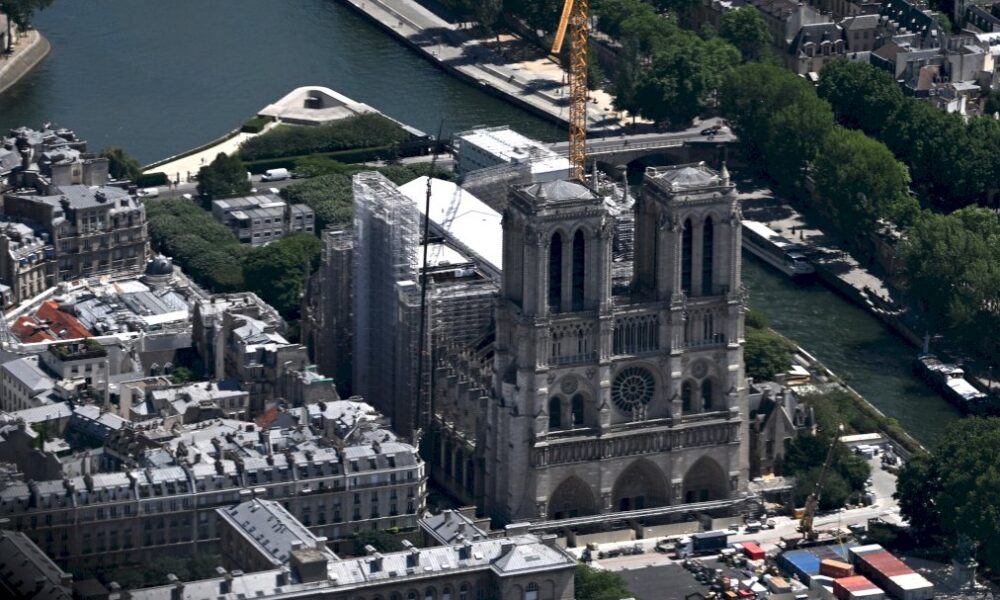 notre-dame-de-paris:-la-reouverture-en-2024,-un-« objectif-tendu »,-selon-le-general-en-charge-de-la-restaurer
