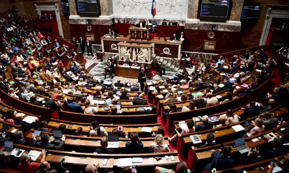 l’assemblee-vote-la-suppression-de-la-redevance-puis-les-debats-s’enrayent