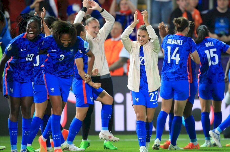 euro-feminin:-les-bleues-avalent-la-pression-et-les-pays-bas