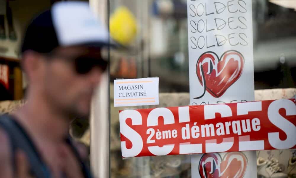 le-gouvernement-va-generaliser-l&rsquo;interdiction-de-la-clim-portes-ouvertes