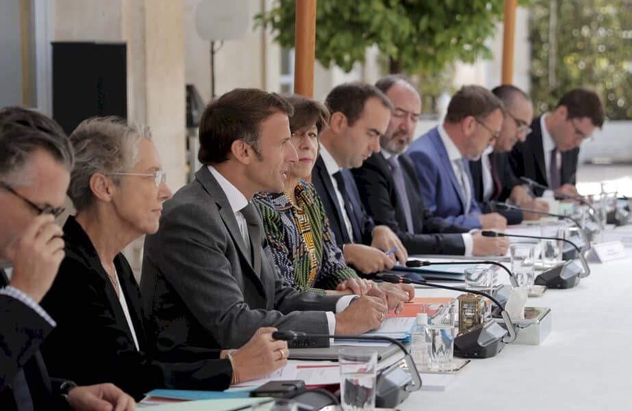 macron-replace-l&rsquo;etat-au-plus-pres-des-jo-de-paris