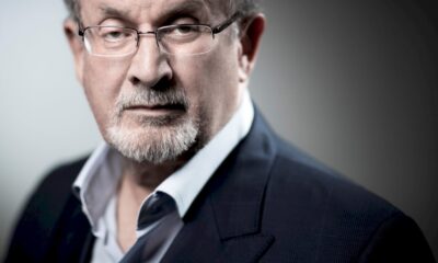 salman-rushdie-va-un-peu-mieux-apres-avoir-ete-poignarde-aux-etats-unis