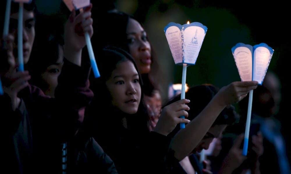 lourdes:-des-milliers-de-pelerins-de-tous-les-ages-celebrent-l&rsquo;assomption
