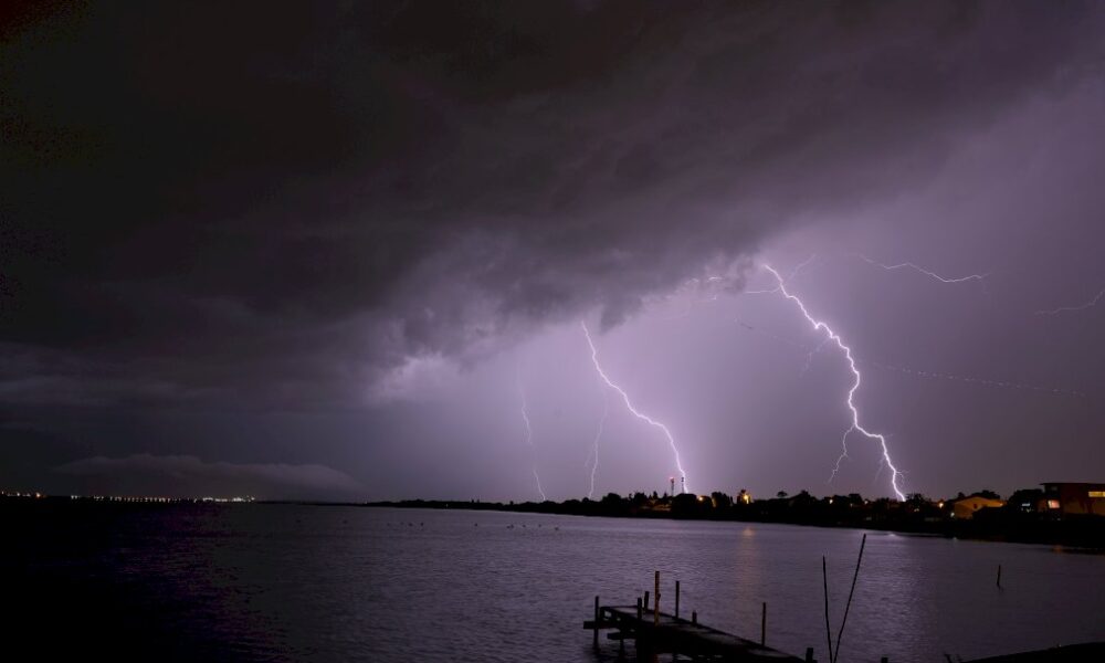 de-violents-orages-attendus-sur-cinq-departements-de-l&rsquo;arc-mediterraneen