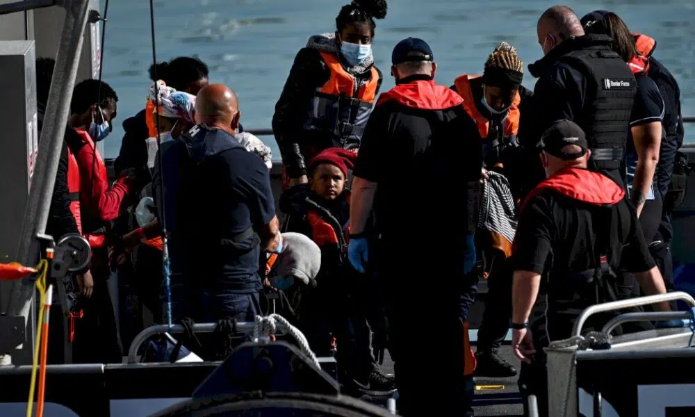 royaume-uni:-plus-de-1.300-traversees-illegales-de-la-manche-en-une-journee,-du-jamais-vu