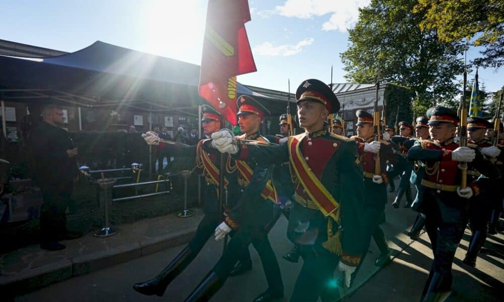 des-milliers-de-russes-aux-funerailles-de-gorbatchev,-mais-pas-poutine