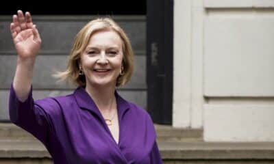 royaume-uni:-boris-johnson-s&rsquo;en-va,-liz-truss-arrive-a-downing-street