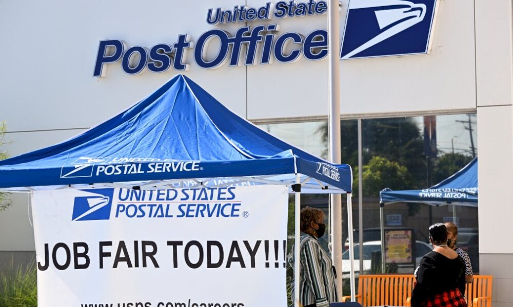 « on-manque-de-main-d&rsquo;oeuvre-partout » :-a-la-recherche-des-travailleurs-perdus