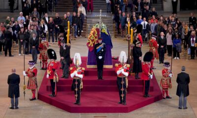 les-princes-william-et-harry-reunis-a-nouveau-autour-du-cercueil-d&rsquo;elizabeth-ii