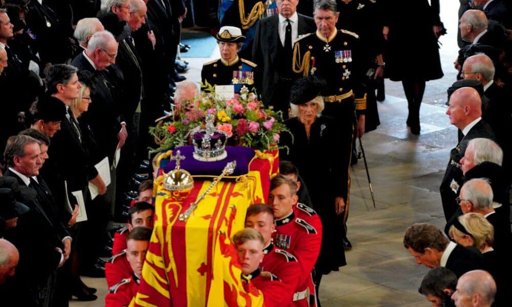 apres-des-adieux-historiques,-elizabeth-ii-inhumee-au-chateau-de-windsor