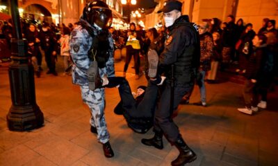 le-front-ou-la-prison:-en-russie,-des-manifestants-arretes-doivent-choisir