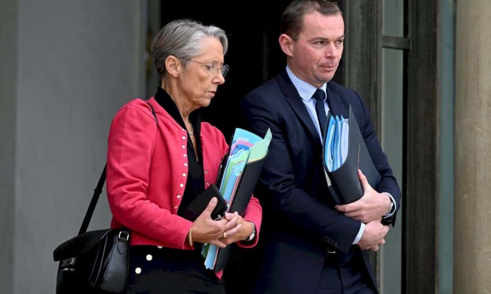 retraites:-l&rsquo;executif-temporise,-sans-exclure-une-dissolution