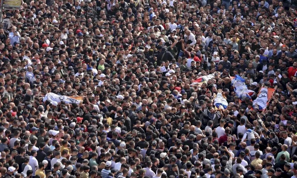 six-palestiniens-tues-dans-des-raids-israeliens,-foule-dense-aux-funerailles