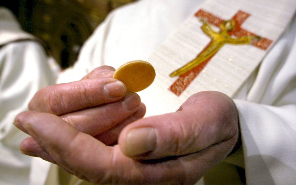 un-pretre-ecroue-a-paris-pour-viol-aggrave-sur-un-adolescent