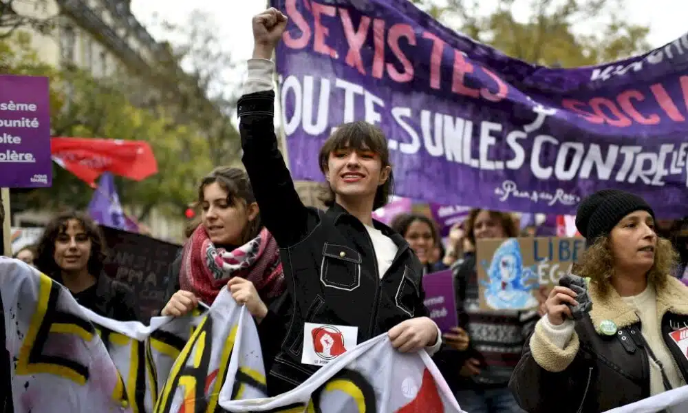 violences-sexistes:-des-manifestants-par-dizaines-de-milliers-contre-l' »impunite »-des-agresseurs