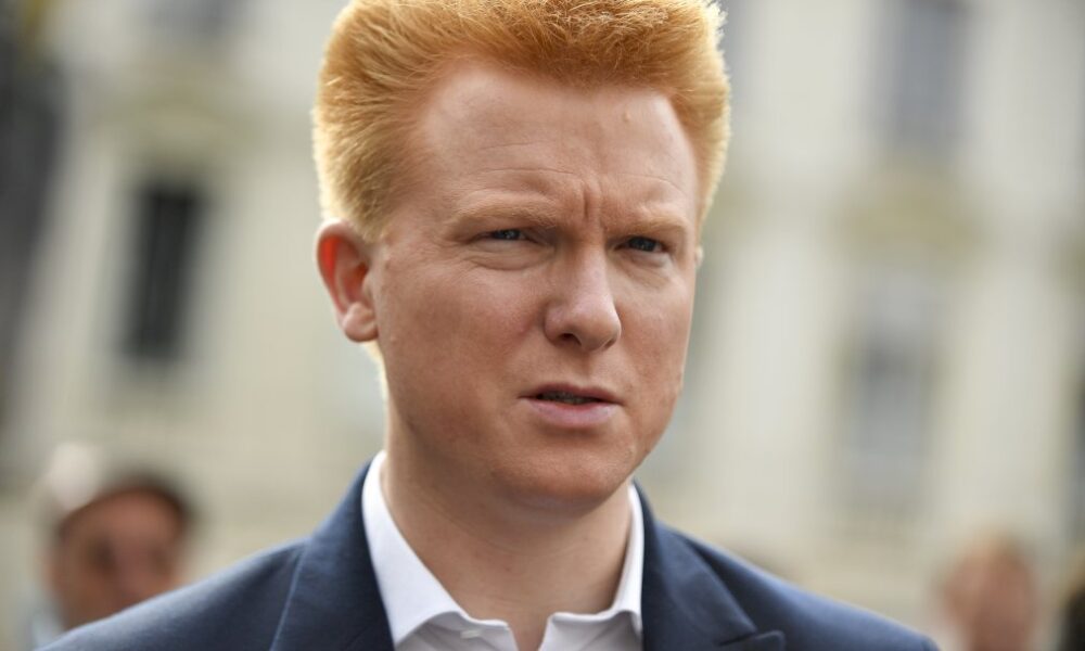 l&rsquo;epouse-d&rsquo;adrien-quatennens-l&rsquo;accuse-a-nouveau,-le-depute-conteste