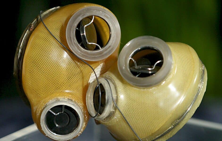 il-y-a-40-ans,-la-premiere-greffe-d&rsquo;un-coeur-artificiel-permanent