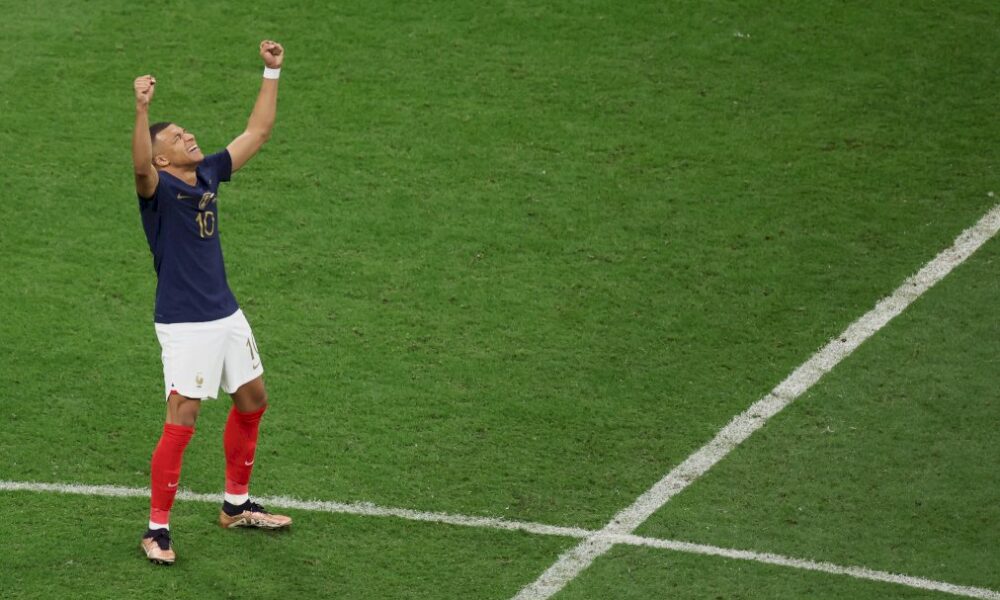 mondial:-la-france-souffre-mais-sort-l&rsquo;angleterre-et-rejoint-le-maroc