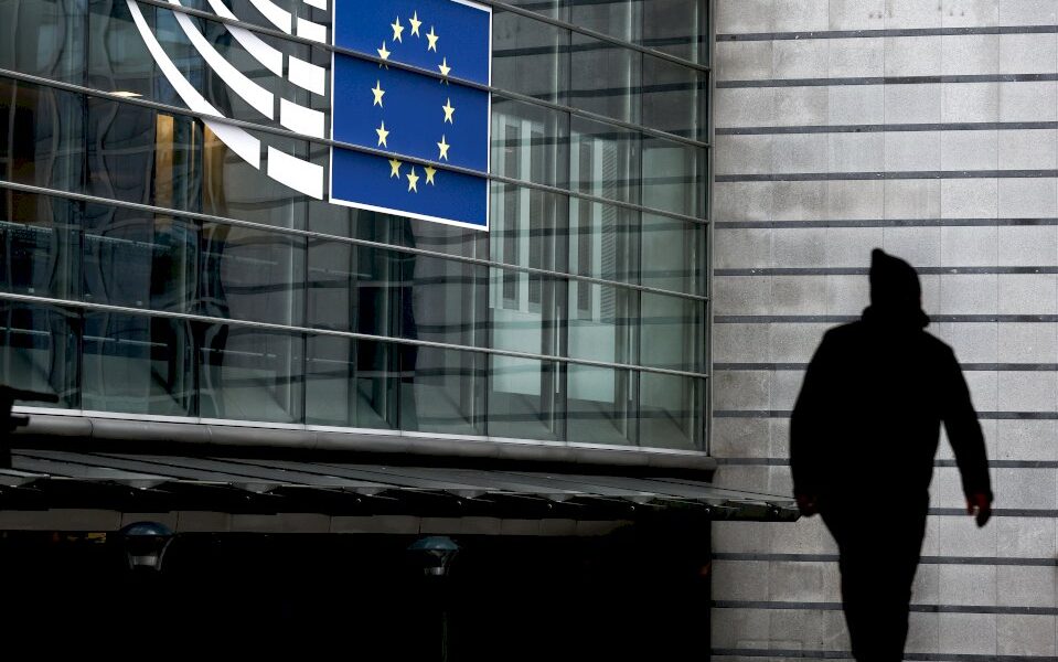 corruption:-le-parlement-europeen-retire-a-eva-kaili-sa-fonction-de-vice-presidente