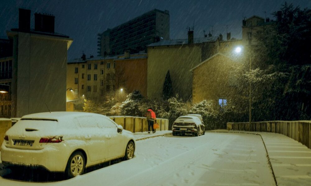 vague-de-neige-et-verglas-en-france,-trois-morts-en-bourgogne