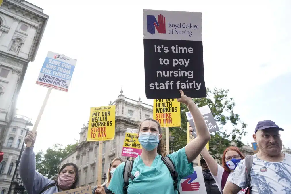 les-infirmieres-britanniques-entament-une-greve-inedite
