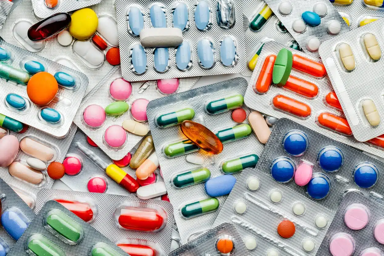 Pénuries de médicaments : le gouvernement accepte des hausses de prix pour satisfaire les industriels