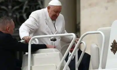 Le pape François souffre d'une infection respiratoire et va rester hospitalisé "quelques jours", annonce le Vatican