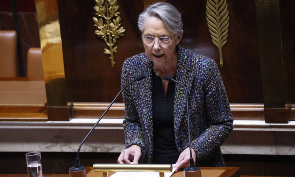 Réformes des retraites : Elisabeth Borne déclenche le 49.3 sous les huées de l'opposition