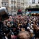 reforme-des-retraites-:-nuit-de-casseroles-et-manifestations-apres-le-discours-de-macron