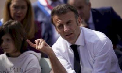 direct.-en-visite-dans-l&rsquo;herault,-emmanuel-macron-promet-« entre-100-et-230-euros-net-en-plus-par-mois »-pour-les-enseignants