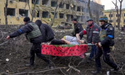 world-press-photo-:-l&rsquo;image-d&rsquo;une-femme-evacuee-d&rsquo;une-maternite-a-marioupol-remporte-le-premier-prix