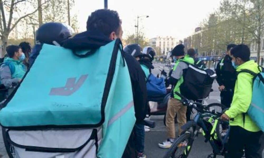 un-revenu-minimal-horaire-garanti-pour-les-livreurs-a-deux-roues-:-« c&rsquo;est-une-vraie-revolution »,-salue-un-syndicat