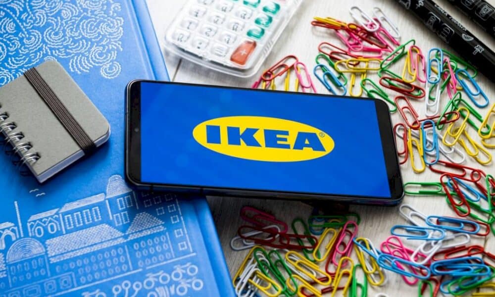 « a-ce-prix-la,-ca-peut-faire-du-bruit »…-ikea-profite-des-concerts-de-casseroles-pour-faire-sa-pub
