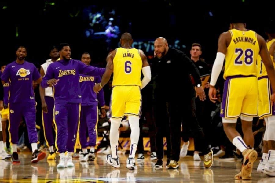 play-offs-nba:-les-lakers-qualifies,-les-kings-poussent-les-warriors-a-un-7e-match
