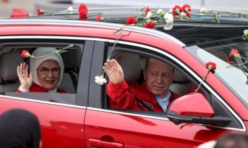 le-president-turc-recep-tayyip-erdogan,-souffrant,-reapparait-en-public