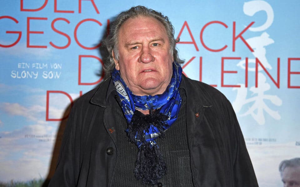 Depardieu accusé de violences sexuelles par 13 femmes dans « Mediapart », il dément