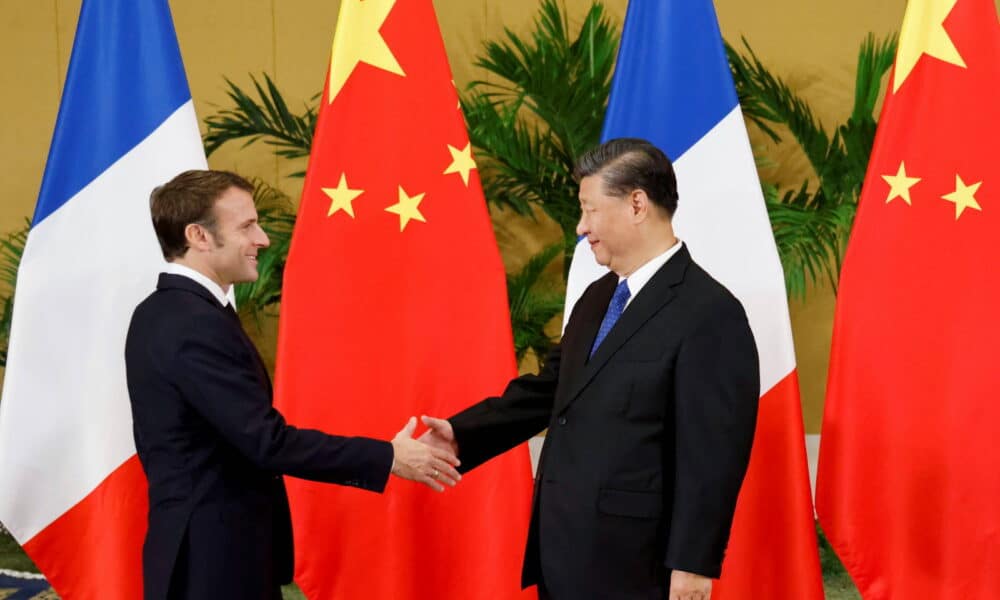 Emmanuel Macron, en Chine, appelle Xi Jinping à « ramener la Russie à la raison »