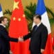 Emmanuel Macron, en Chine, appelle Xi Jinping à « ramener la Russie à la raison »
