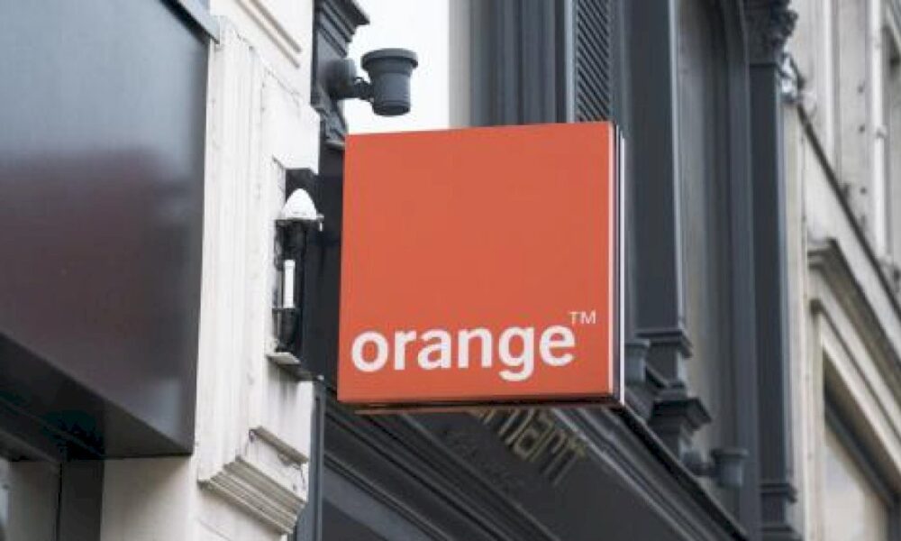 telephonie-:-orange-touche-par-une-panne,-les-appels-via-le-reseau-mobile-« actuellement-perturbes »