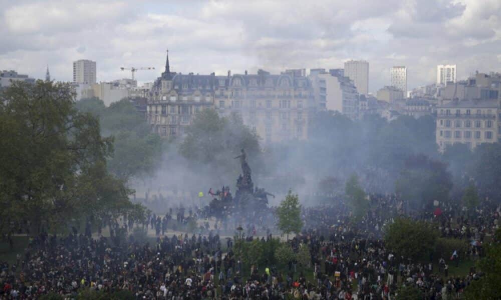 en-france,-un-1er-mai-marque-par-une-forte-mobilisation-et-de-nombreuses-violences