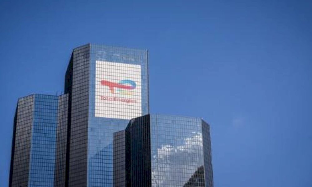 climat-:-totalenergies-assigne-greenpeace,-qui-accuse-le-groupe-de-sous-estimer-son-empreinte-carbone