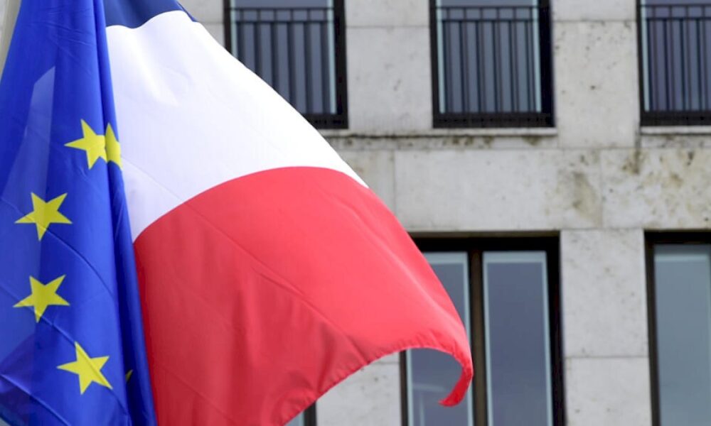 l&rsquo;assemblee-vote-pour-l&rsquo;obligation-du-drapeau-europeen-devant-les-mairies-de-plus-de-1-500-habitants